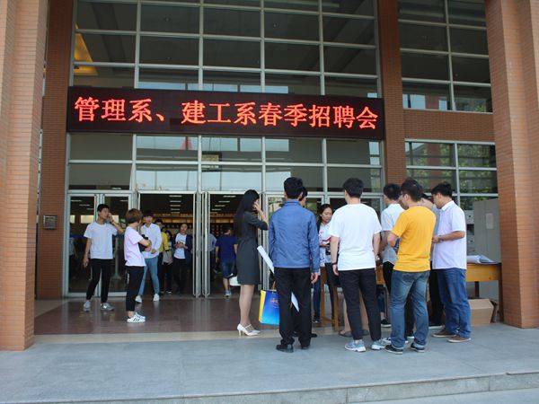 招聘会现场_副本.jpg