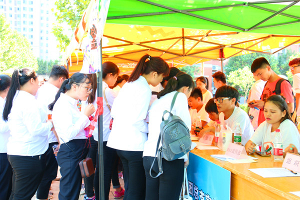 艺术系团总支学生会纳新1.jpg