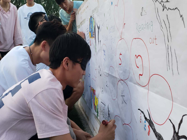 “绘出美好新时代”活动现场_副本.jpg “绘出美好新时代”活动现场_副本.jpg