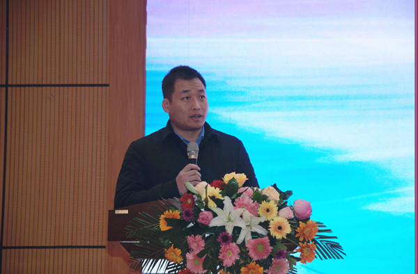 巩义市商务局常务副局长王贯锋发表讲话_副本.jpg 巩义市商务局常务副局长王贯锋发表讲话_副本.jpg