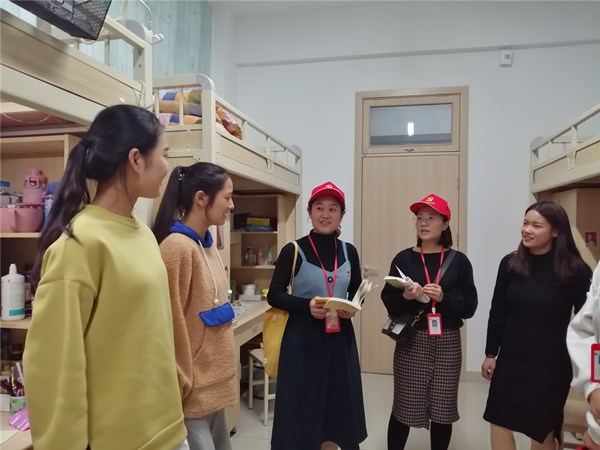 看榜样1.jpg 看榜样1.jpg