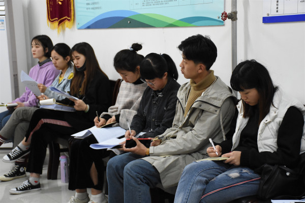 团员评议专题会议2.jpg 团员评议专题会议2.jpg