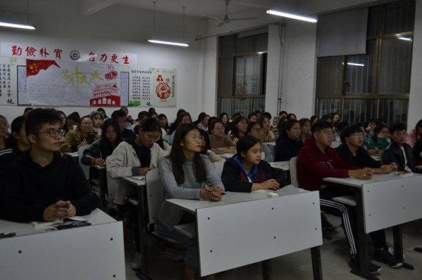 书记上党课1.jpg 书记上党课1.jpg