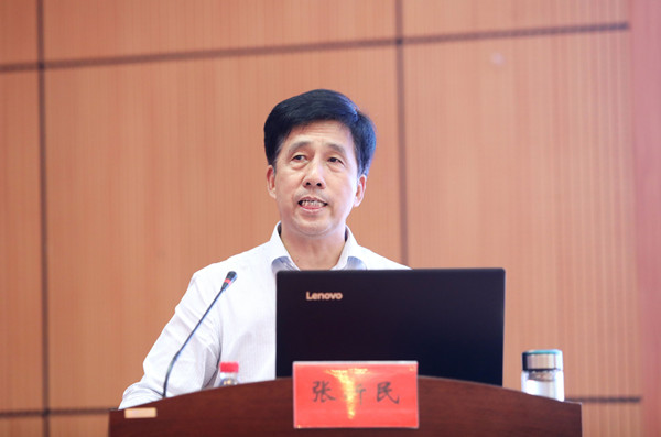 第二段后-师求恩副校长主持报告会_副本.jpg 第二段后-师求恩副校长主持报告会_副本.jpg