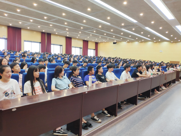学务处电影展播现场_副本.jpg 学务处电影展播现场_副本.jpg