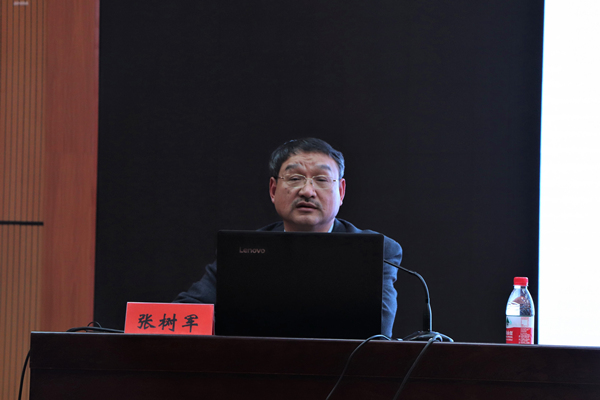 张书记为学员带来开班第一讲.JPG 张书记为学员带来开班第一讲.JPG