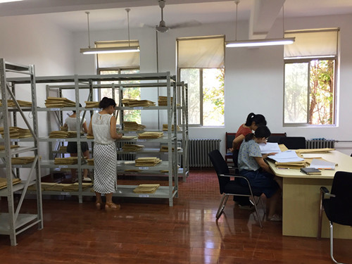外语系质量监控小组对归档的试卷进行第二轮抽检1_副本.jpg