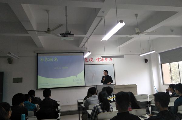 招聘会.jpg 招聘会.jpg