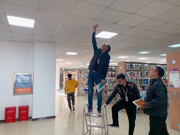 物品摆放排除天花板安全隐患.jpg 物品摆放排除天花板安全隐患.jpg