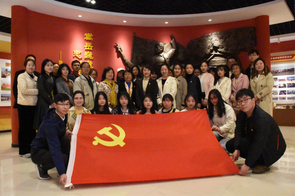 外出政治学习2.jpg 外出政治学习2.jpg