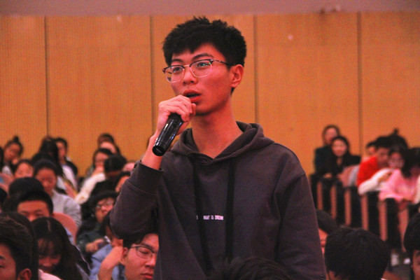 现场互动.jpg 现场互动.jpg