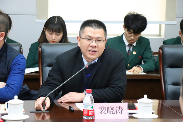 校党委副书记兼纪委书记裴晓涛做欢迎致辞.JPG 校党委副书记兼纪委书记裴晓涛做欢迎致辞.JPG