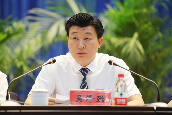 吴校长.jpg 吴校长.jpg