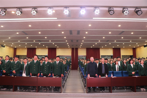 全体肃立奏唱团歌_副本.jpg 全体肃立奏唱团歌_副本.jpg