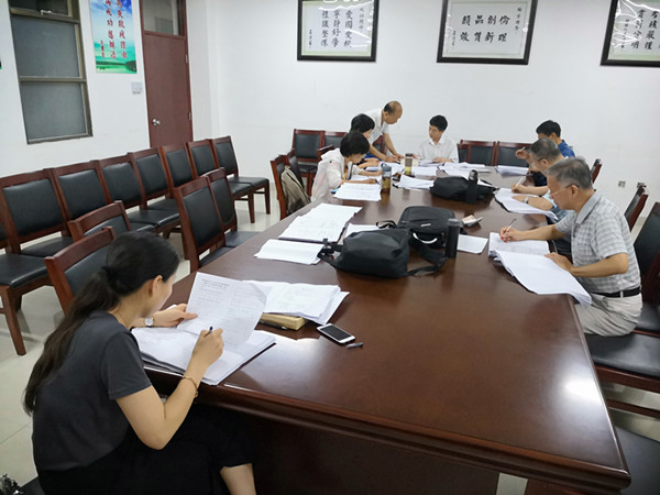 大学数学流水改卷现场_副本.jpg 大学数学流水改卷现场_副本.jpg