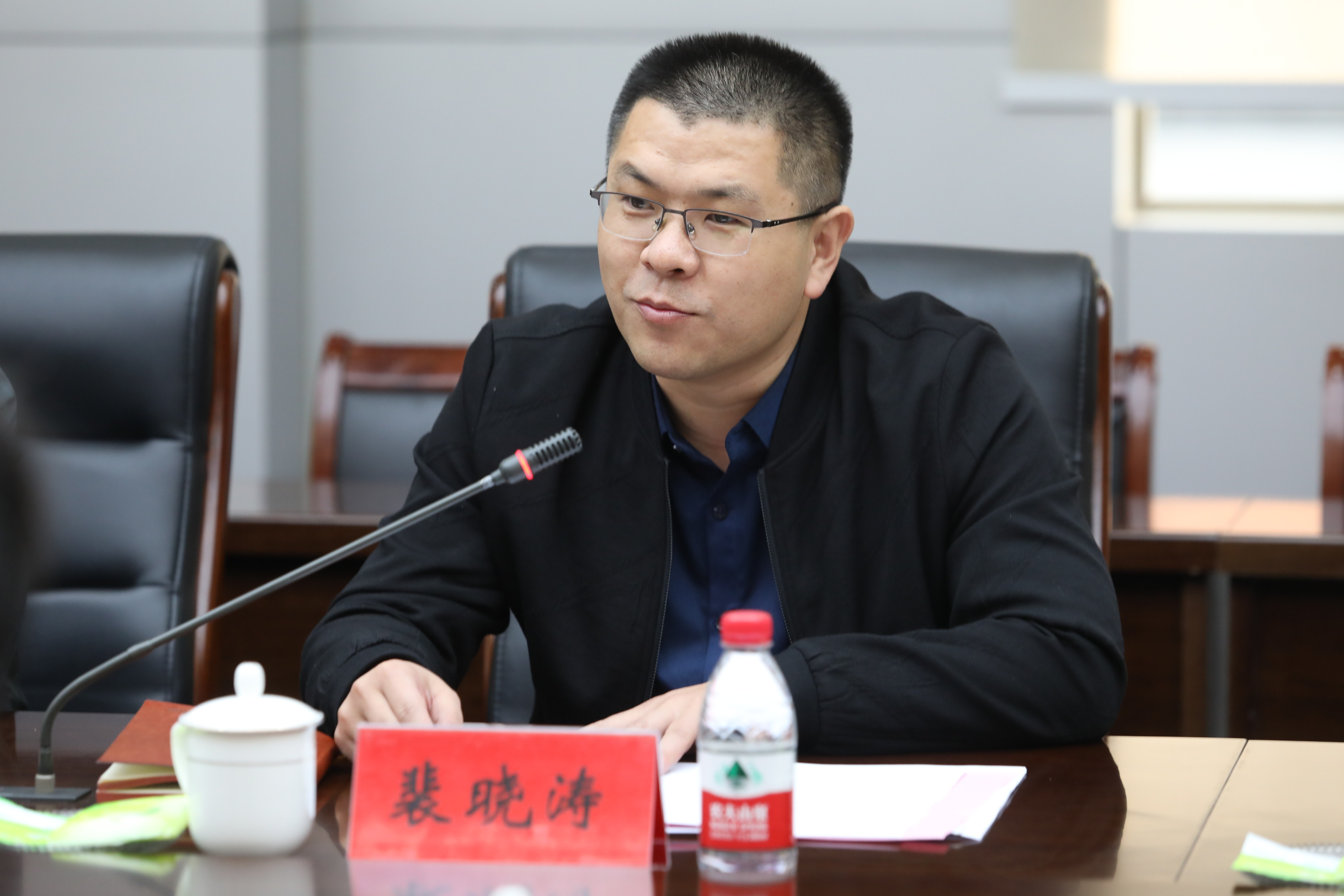 3裴书记讲话.JPG 3裴书记讲话.JPG