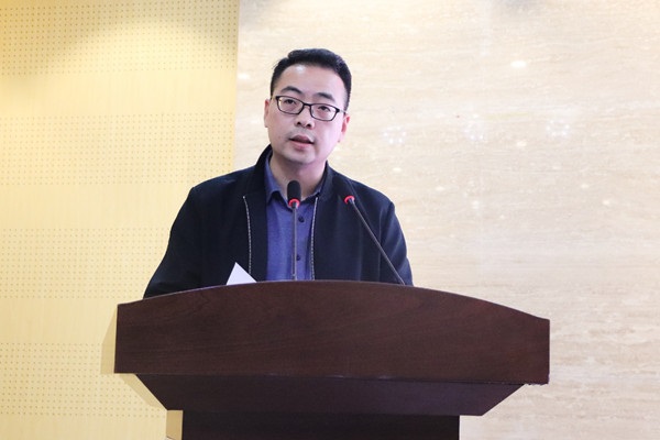 校团委副书记张鹏宣读本期业余团校培训方案_副本.jpg 校团委副书记张鹏宣读本期业余团校培训方案_副本.jpg