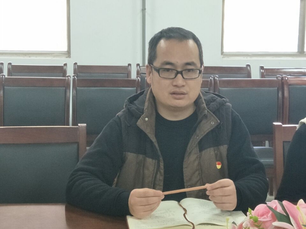 讲话.jpg 讲话.jpg