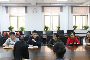 书记讲话.JPG 书记讲话.JPG