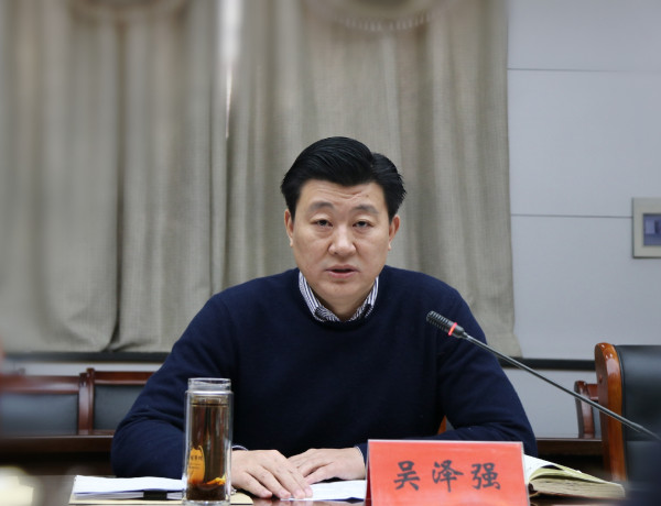 吴校长.jpg 吴校长.jpg