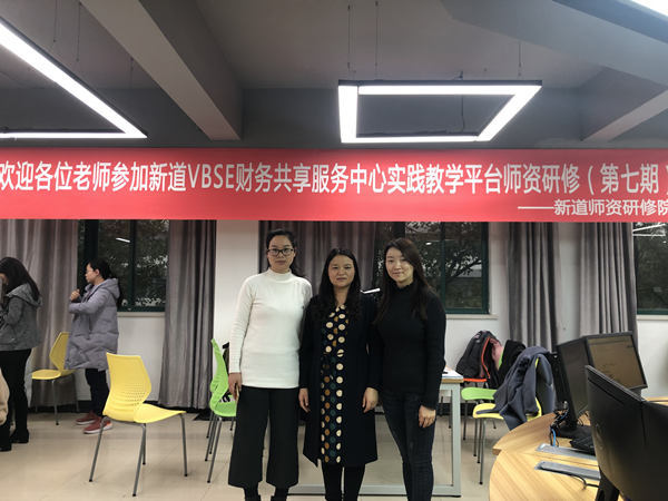 1.三位教师合影.png 1.三位教师合影.png