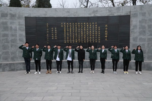 重走红色革命路主题教育1.jpg 重走红色革命路主题教育1.jpg