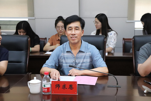 师求恩副校长_副本.jpg 师求恩副校长_副本.jpg