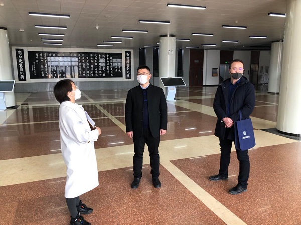 裴晓涛副书记实地指导图书馆抗疫期间工作.jpg 裴晓涛副书记实地指导图书馆抗疫期间工作.jpg