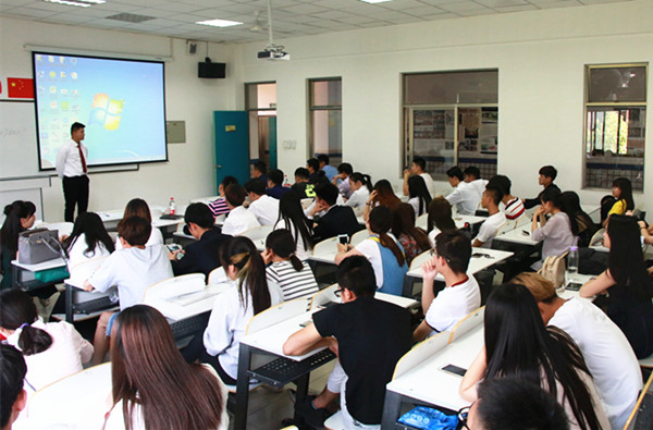 学生会换届竞选.jpg