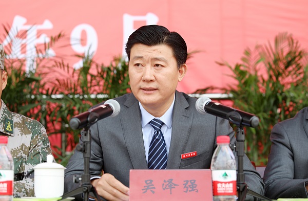 吴校长.jpg 吴校长.jpg