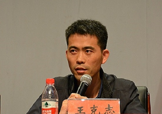 书记发言.JPG 书记发言.JPG
