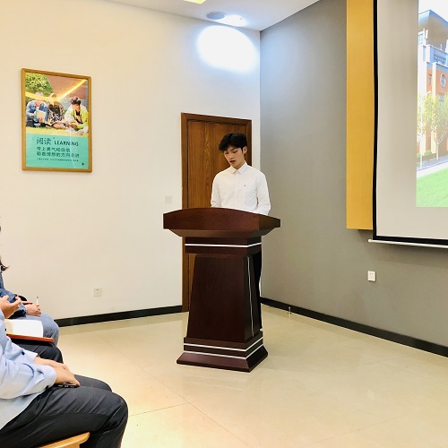 优秀学生馆员发言.JPG 优秀学生馆员发言.JPG