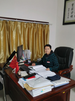 教工党员亮身份1.jpg 教工党员亮身份1.jpg