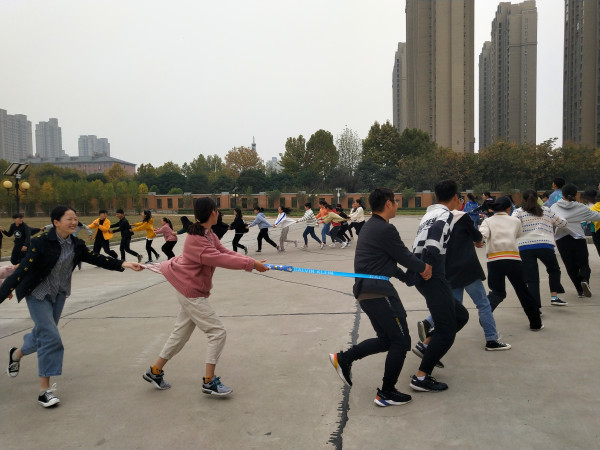 室外团体心理课(一)活动“抓龙尾”.jpg 室外团体心理课(一)活动“抓龙尾”.jpg