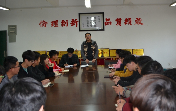信工系:不忘雷锋情,手余百里香