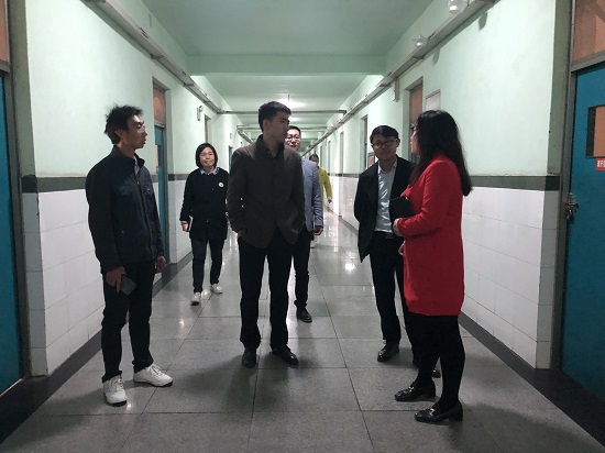 书记.jpg 书记.jpg