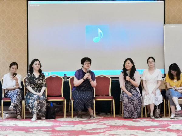 桑教授讲授现场_副本.jpg 桑教授讲授现场_副本.jpg