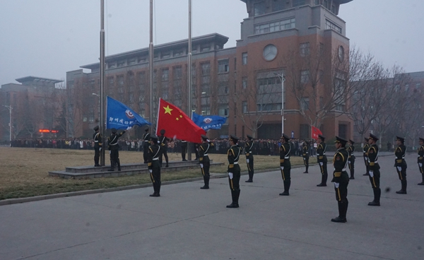 升旗仪式.jpg 升旗仪式.jpg