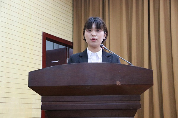 学生发言1.jpg
