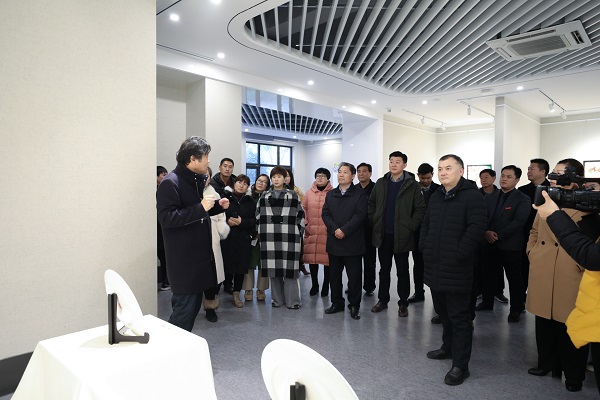 领导看展1.jpg