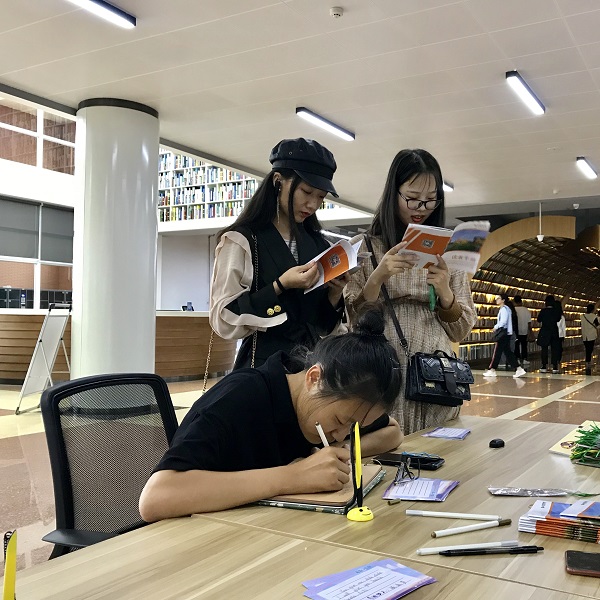 留言活动现场.jpg 留言活动现场.jpg