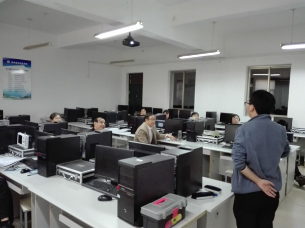信工系汇报课.jpg 信工系汇报课.jpg