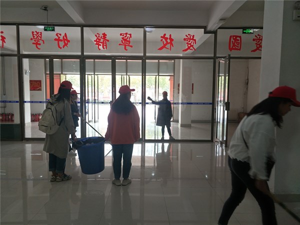 开展不忘初心2.jpg 开展不忘初心2.jpg