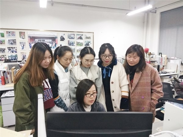 11.14-组织观看教育电影和参观祖国70周年成就网上展馆_副本.jpg 11.14-组织观看教育电影和参观祖国70周年成就网上展馆_副本.jpg