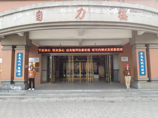 党员志愿者图书阅览室执勤2.jpg 党员志愿者图书阅览室执勤2.jpg